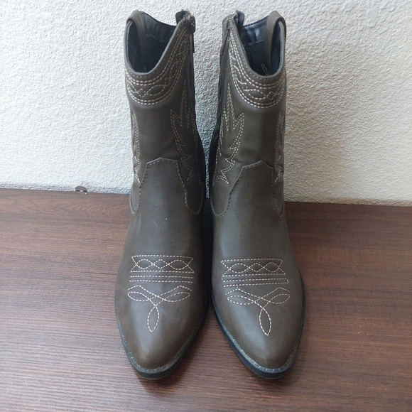 SODA Side Zip Embroidered Western Boots Size 7 - Picture 2 of 8